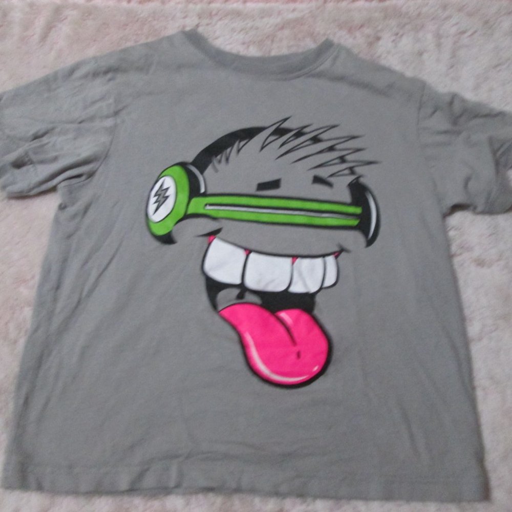 Boys gray Short Sleeve shirt, size 5/6